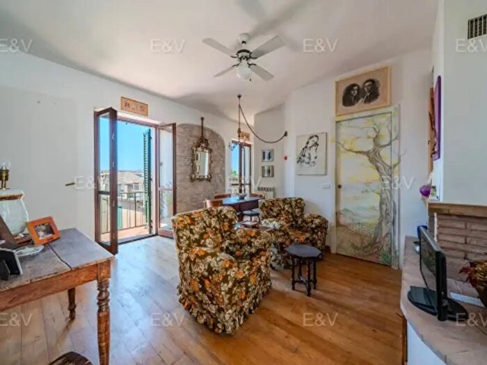 Casa con 6 locali in vendita in Vicolo Lungo, Trevi
