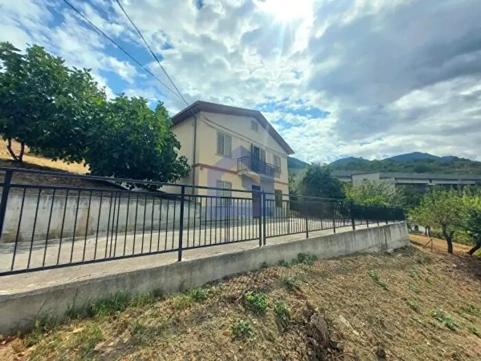 Casa con 6 locali in vendita in Corso Giuseppe Mazzini, Pietraferrazzana