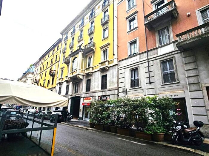 Appartamento trilocale in affitto in Via Alessandro Volta, Moscova, Milano