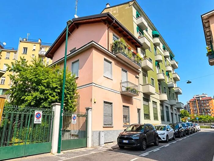 Appartamento trilocale in vendita in Via Giovanni Pascoli, Sesto San Giovanni