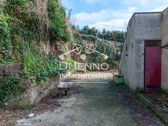 Casa con 6 locali in vendita in Strada Morlupo Capena, Morlupo