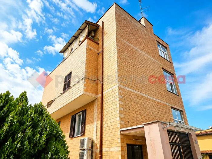 Appartamento trilocale in vendita in Via Andrea Verga, Roma