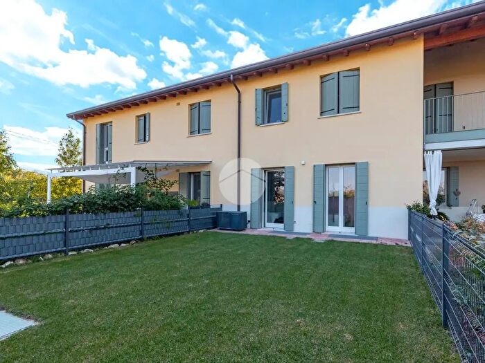 Appartamento trilocale in vendita in Via Rosa, Pescantina