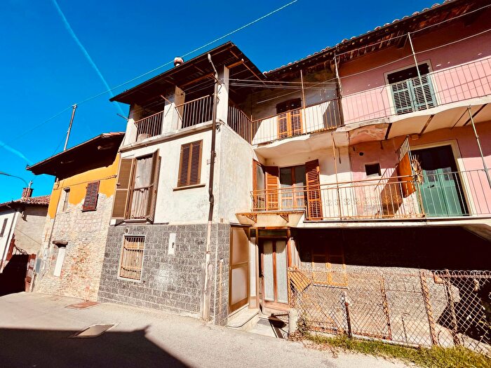 Casa con 5 locali in vendita in Via Padre Reginaldo Giuliani, Belvedere Langhe