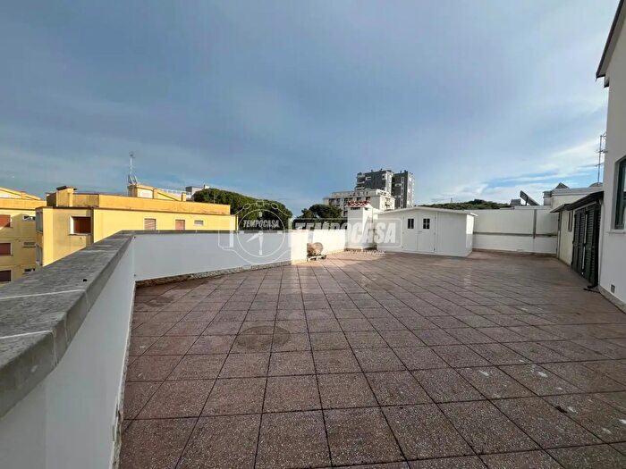 Appartamento quadrilocale in vendita in Viale Alessandro Manzoni Lido degli Estensi, Comacchio