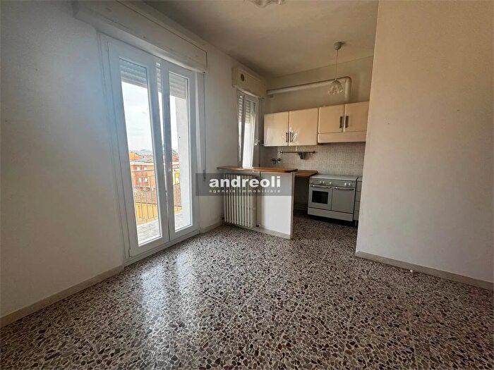 Appartamento con 6 locali in vendita in Jesi