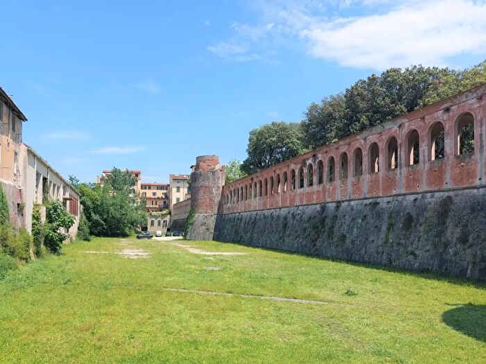 Appartamento con 7 locali in vendita in Pisa