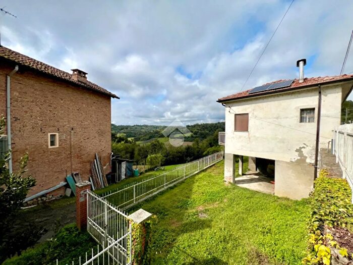 Casa con 6 locali in vendita in Via San Defendente, Chiusano DAsti