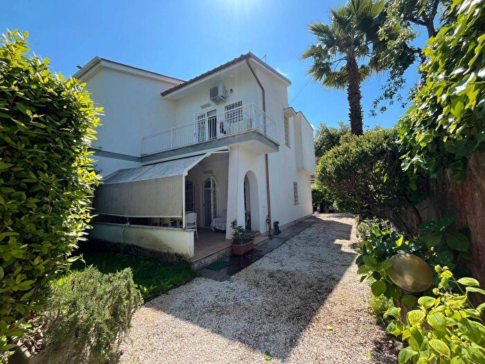 Casa quadrilocale in affitto in Via Bagnoli, Fregene, Fiumicino