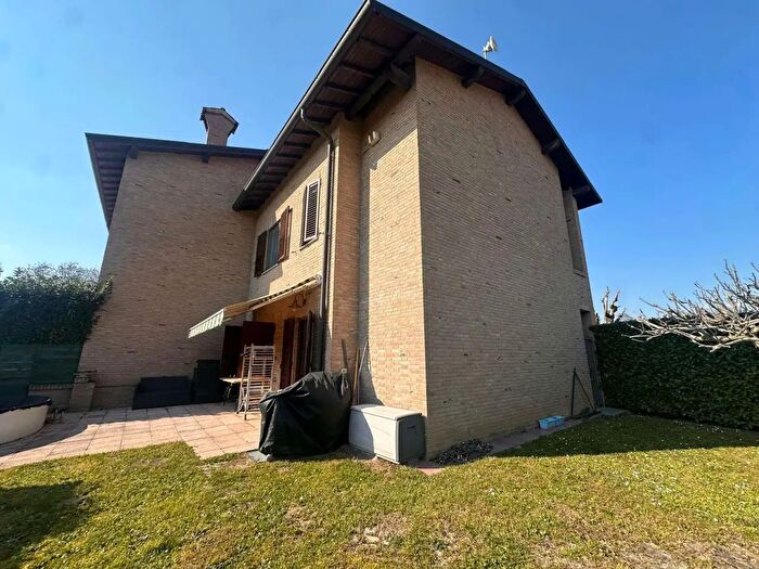 Casa quadrilocale in vendita in Via Giovanni Xxiii°, Monguzzo