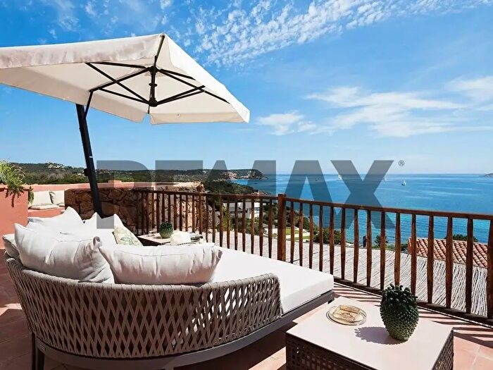 Casa con 8 locali in vendita in Arzachena