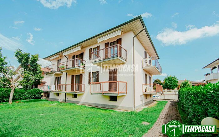 Appartamento trilocale in vendita in Via San Fedele, Sommo