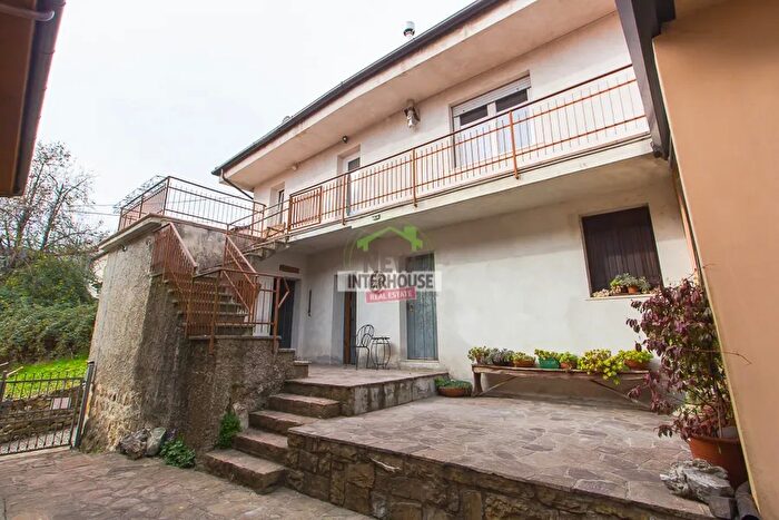 Casa con 6 locali in vendita in Via Strada Vecchia Frisanco, Frisanco