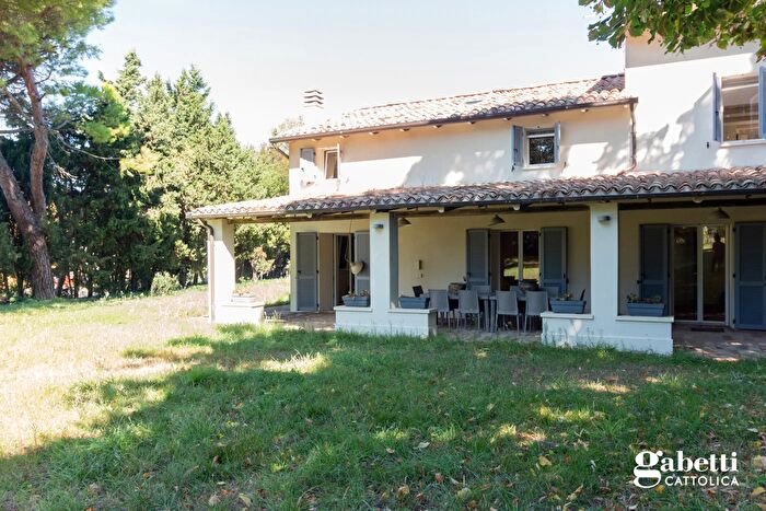 Casa con 8 locali in vendita in Via Tasino, Pesaro
