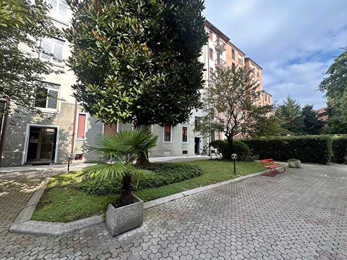 Appartamento quadrilocale in vendita in Viale Rodi, Milano