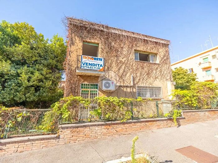 Casa quadrilocale in vendita in Via Giulio Douhet, Guidonia Montecelio