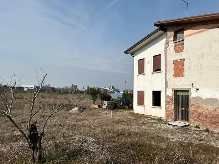 Casa con 5 locali in vendita in Via Vanzo Vecchio, Camisano Vicentino