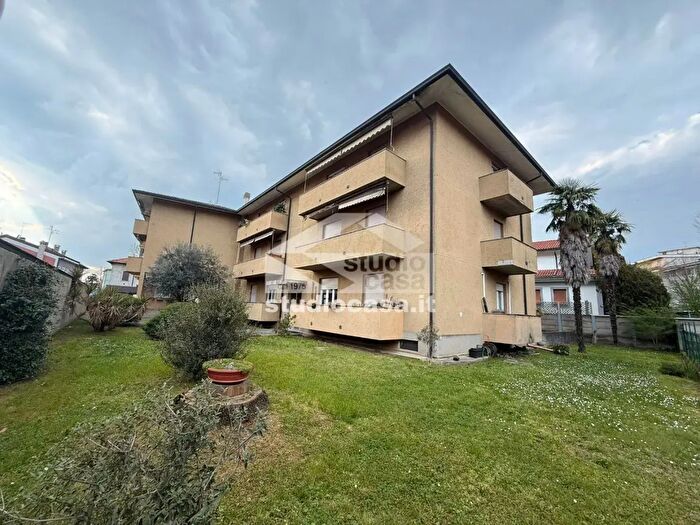 Appartamento quadrilocale in vendita in Via Tasso, Treviglio