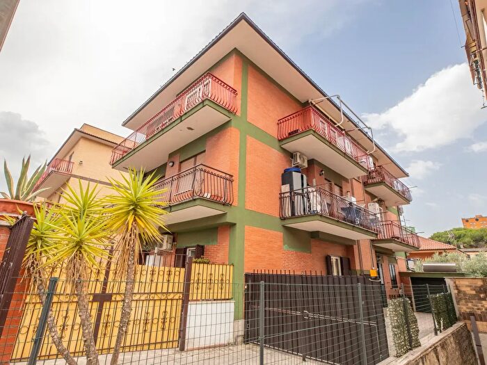 Appartamento in vendita in Via San Biagio Platani, Roma