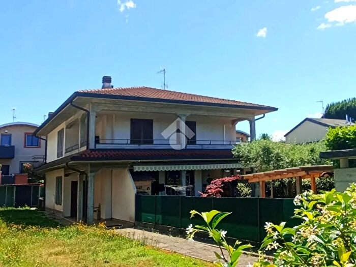 Casa quadrilocale in vendita in Via Milano, Oggiona Con Santo Stefano