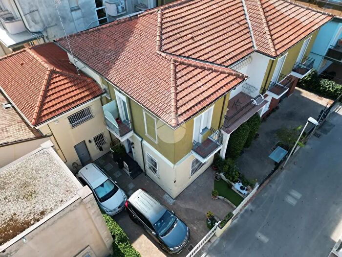 Appartamento con 6 locali in vendita in Viale Sante Medici, Rimini