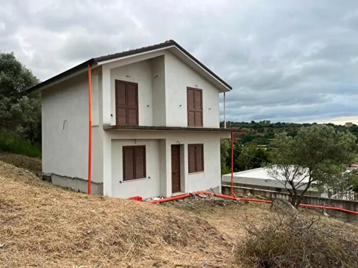 Casa trilocale in vendita in Contrada Calarco, SantAgata Di Militello
