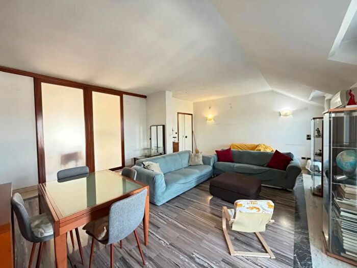 Appartamento con 5 locali in vendita in Corso Domenico Cirillo, Grumo Nevano