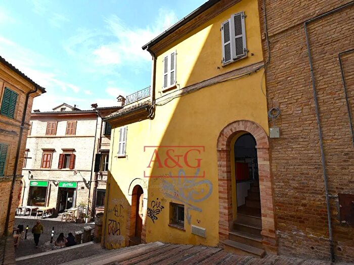 Appartamento quadrilocale in vendita in Piaggia Pompeo E Pietro Paolo Floriani, Macerata