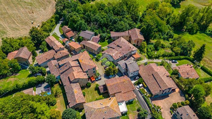 Casa trilocale in vendita in Via Case, Viano