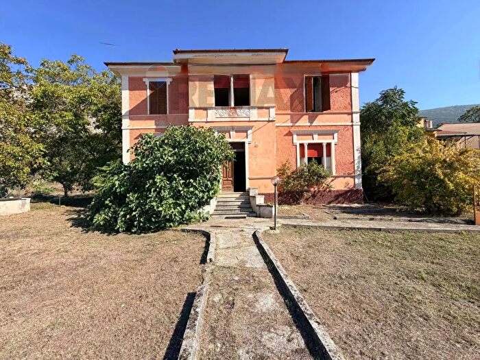 Casa con 13 locali in vendita in Via Gualtrone, Gioia Dei Marsi