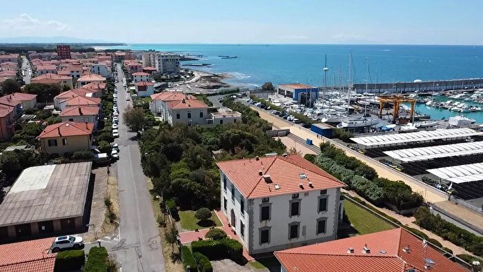 Appartamento con 5 locali in vendita in Rosignano Marittimo