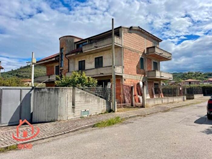 Casa con 6 locali in vendita in Via Arbosto Traversa, Castelnuovo Cilento