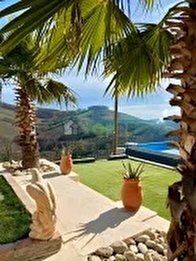 Casa con 8 locali in vendita in Castilenti