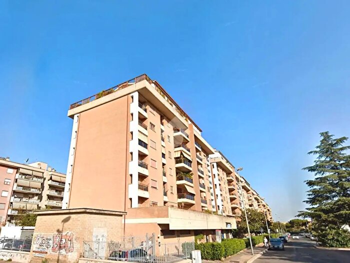 Appartamento quadrilocale in vendita in Via Londra, Ciampino
