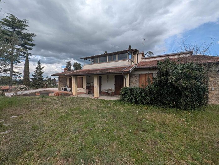 Casa con 9 locali in vendita in Impruneta