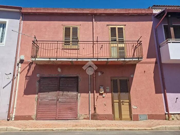 Appartamento con 5 locali in vendita in Via Nazionale, Badesi