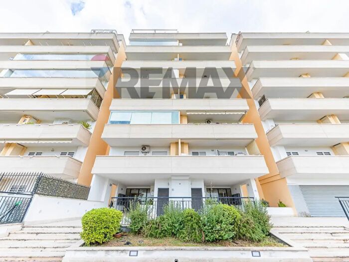 Appartamento trilocale in vendita in Viale Leonida Tonelli, Roma