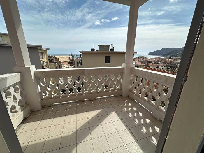 Appartamento quadrilocale in affitto in Via genova, Spotorno