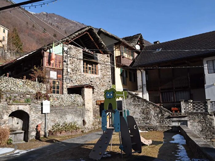 Casa con 6 locali in vendita in Località Vigino, Calasca Castiglione