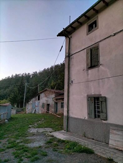 Casa con 10 locali in vendita in Via Fulgheroni San Benedetto Val di Sambro, San Benedetto Val Di Sambro