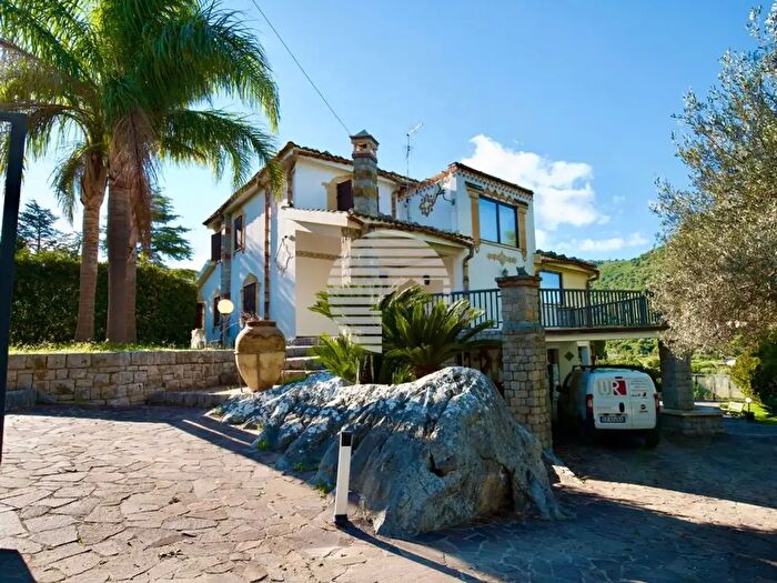 Casa con 15 locali in vendita in Torretta