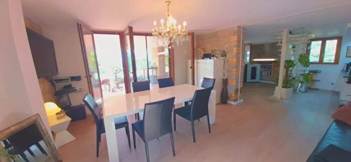 Casa con 11 locali in vendita in Passignano Sul Trasimeno