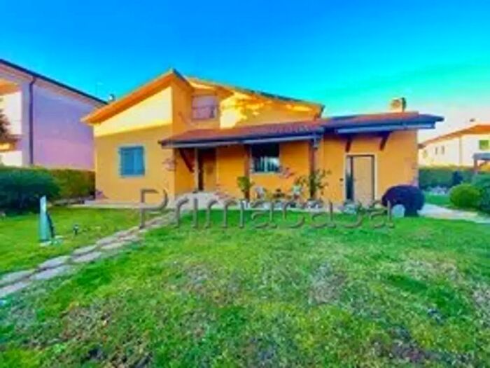 Casa con 8 locali in vendita in Via Giuseppe Garibaldi, Bovolone