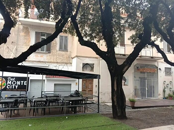 Casa con 8 locali in vendita in Via Zurlo, Angri