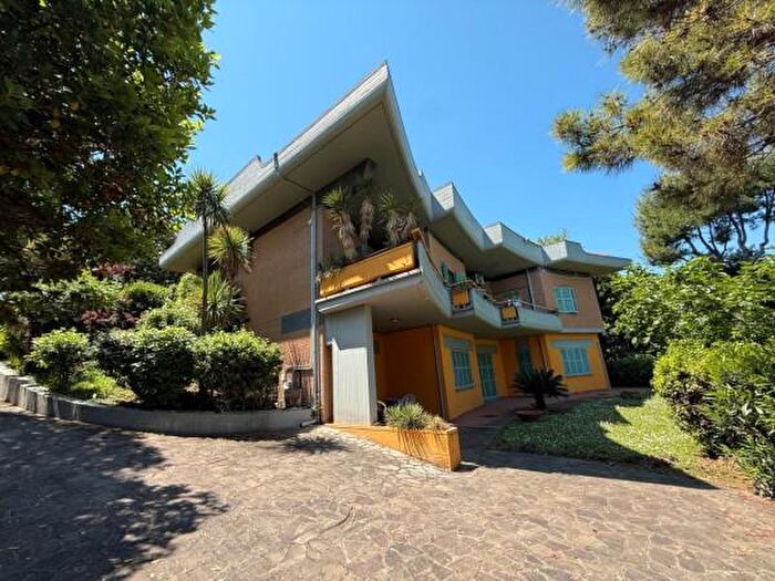 Casa con 6 locali in vendita in Strada Monte Troiano, Civitanova Marche