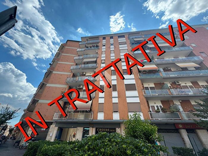 Appartamento trilocale in vendita in Piazza Amilcare Zamorani, Roma