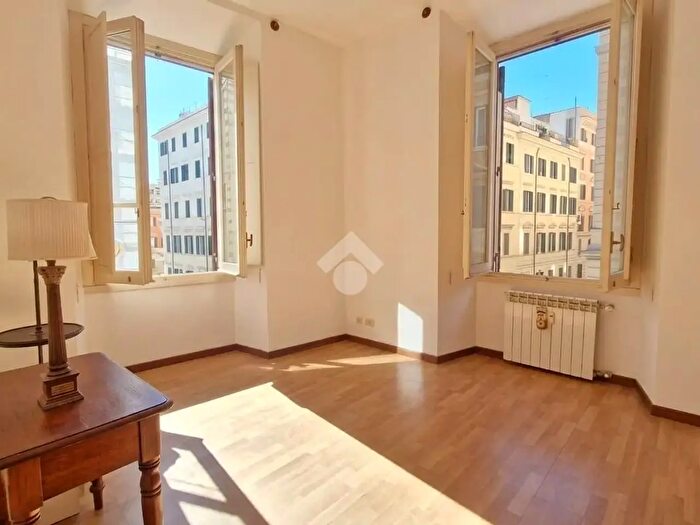Appartamento trilocale in affitto in Via Cola di Rienzo, Roma