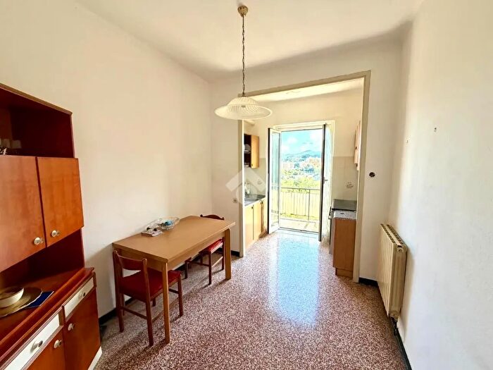 Appartamento trilocale in vendita in Via alla Costa di Teglia, Genova
