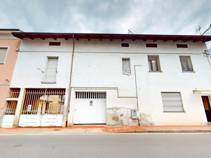 Casa con 5 locali in vendita in Via XXIV Maggio, Bra
