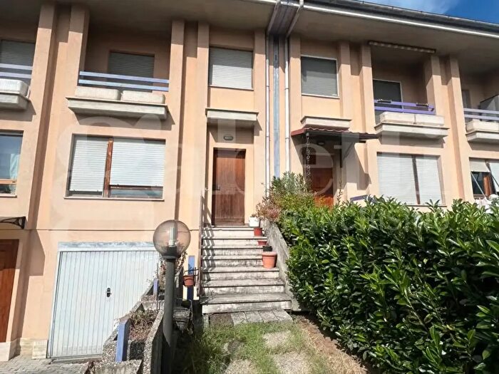 Casa con 5 locali in vendita in Via Giovan Battista Gerace, Rieti